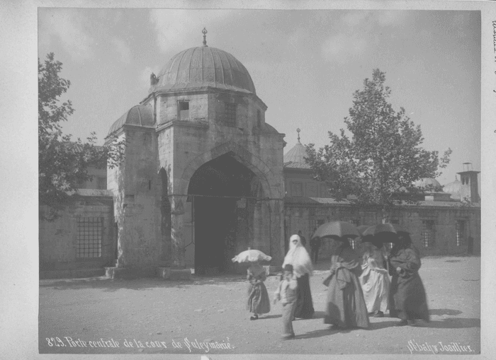 Porte centrale de la cour de Souleymaniè