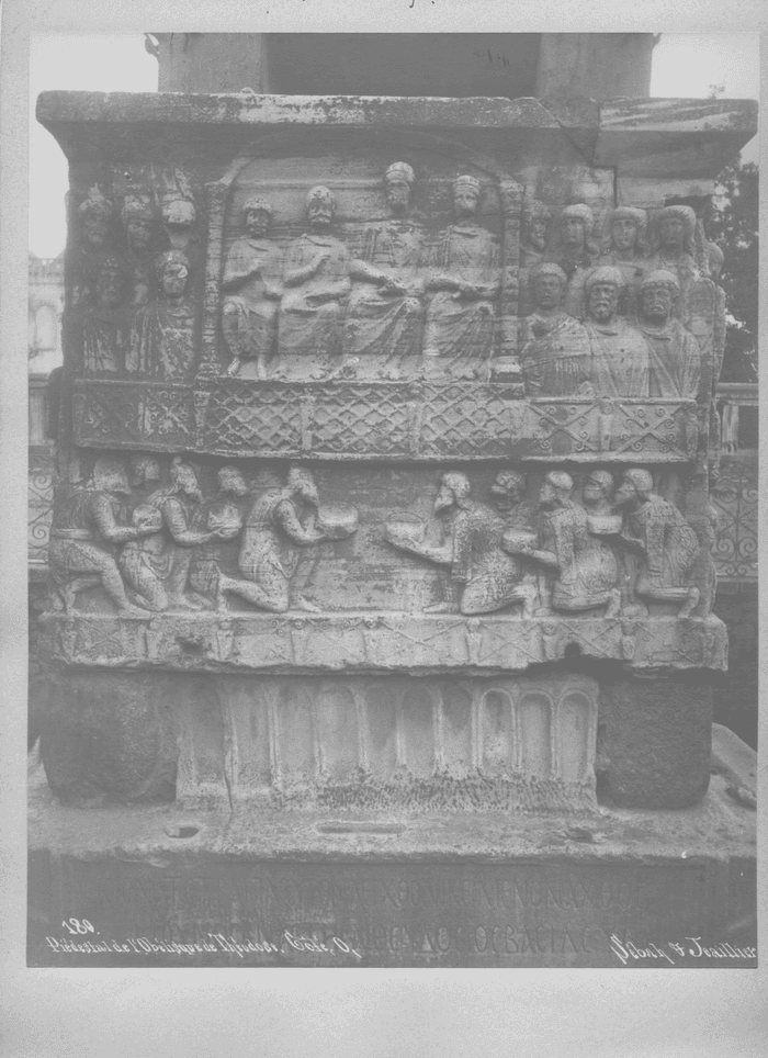 Piedestal de l'Obelisque de Thèodose. Côtè E.