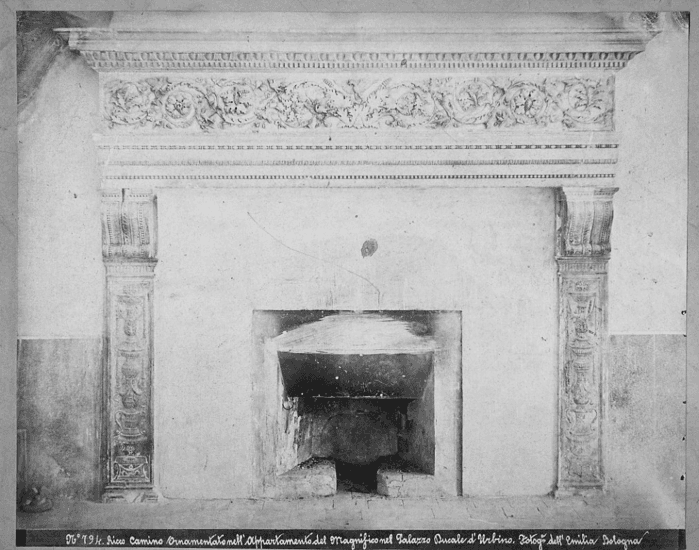 Camino ornamentato - (Urbino - Palazzo ducale - Appartamento del Magnifico)