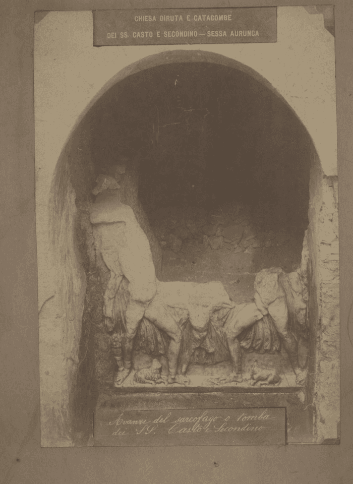 Chiesa diruta e catacombe - Sessa Aurunca - Avanzi del sarcofago o tomba dei SS. Casto e Secondino