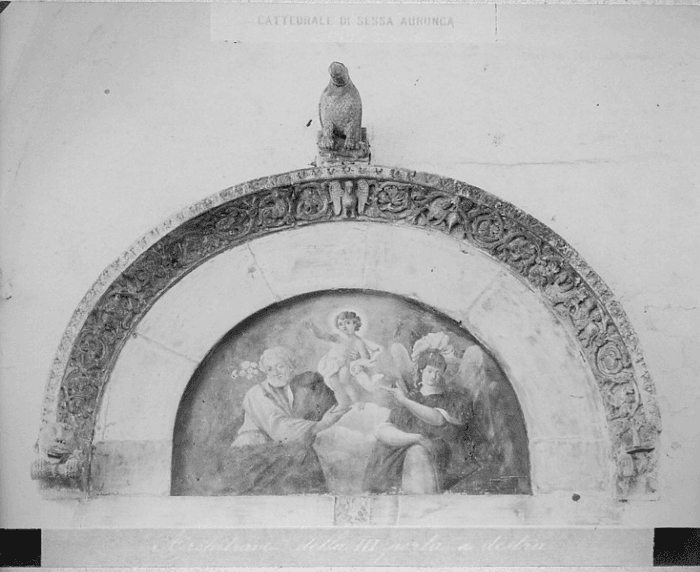 Cattedrale di Sessa Aurunca - Architrave della terza porta a destra