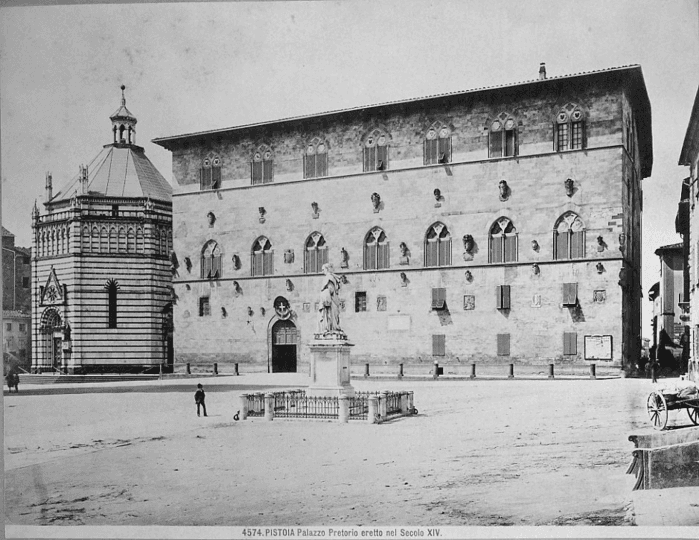 PISTOIA Palazzo Pretorio eretto nel Secolo XIV.