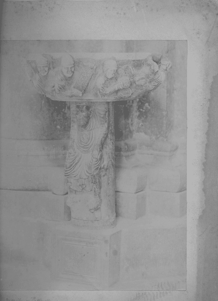 Predella dell'acquasanta nel Duomo di Borgo San Donnino