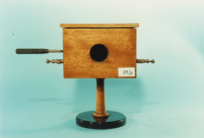 Eccitatore micrometrico in cassetta