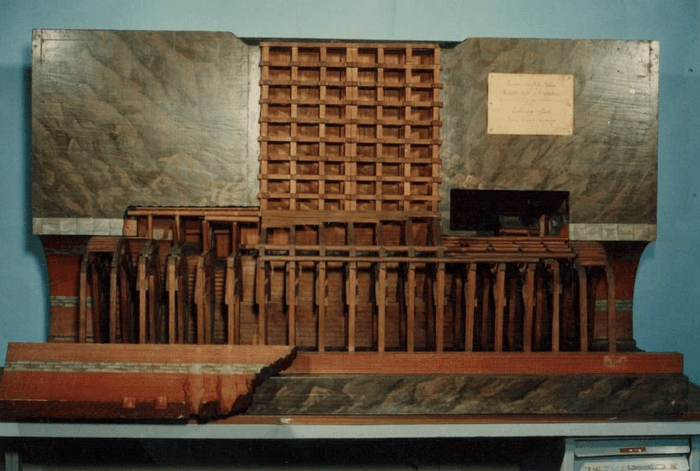 Modello della galleria dei Giovi. Linea Torino-Genova. Modello delle armature impiegate nel 1873 per restauro di un tratto della Galleria dei Giovi) - Collezione Curioni