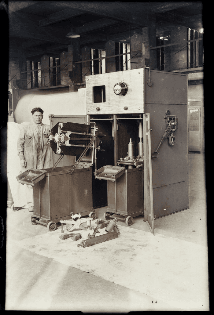 Apparecchio per elettrificazione della linea ferroviaria Pisa - La Spezia