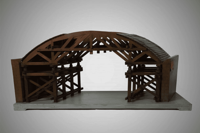 Modello di centina per ponte obliquo con quattro incavallature (armatura fissa) . Collezione Curioni