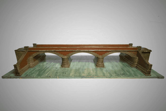 Modello di ponte in pietra da taglio a tre arcate con muri d'ala - Collezione Curioni