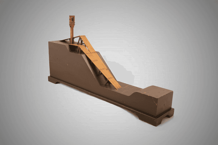 Modello di un piano inclinato per trasporto di terra con carriole tirate da cavalli - Collezione Curioni