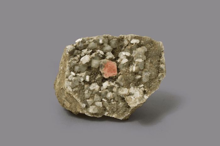 FLUORITE con heulandite