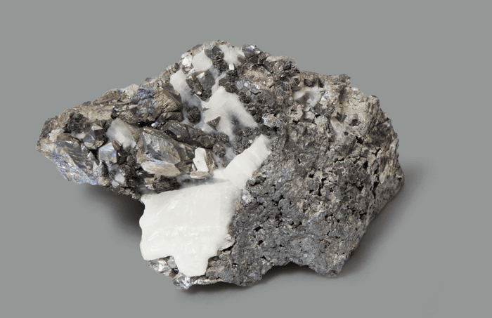 SKUTTERUDITE su löllingite