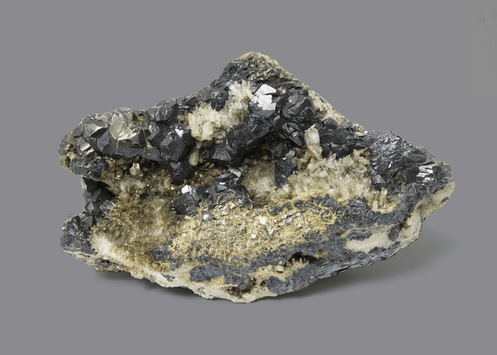 PIRITE limonitizzata con quarzo