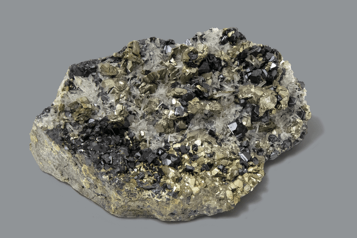 PIRITE con quarzo e sfalerite var. marmatite