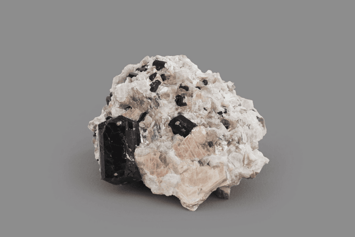 SCHORLITE con muscovite