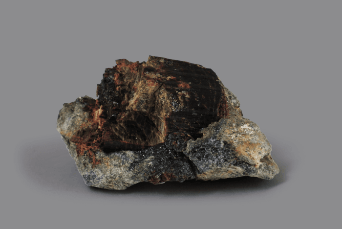 VESUVIANITE var. manganovesuvianite