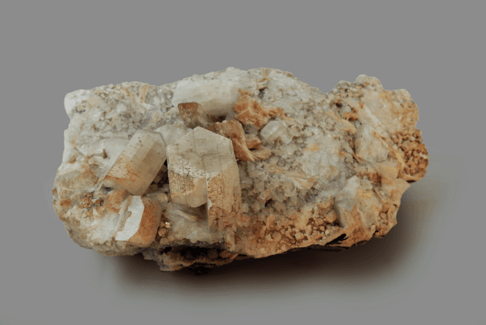 FLUOROAPOFILLITE-(K) con stilbite-(Ca)