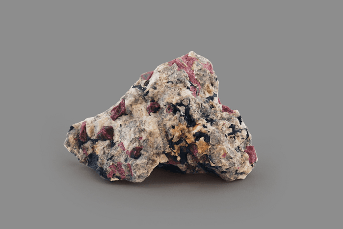 EUDIALITE var. eucolite