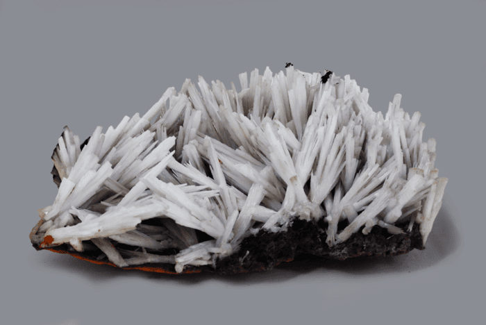 CERUSSITE su crosta limonitica