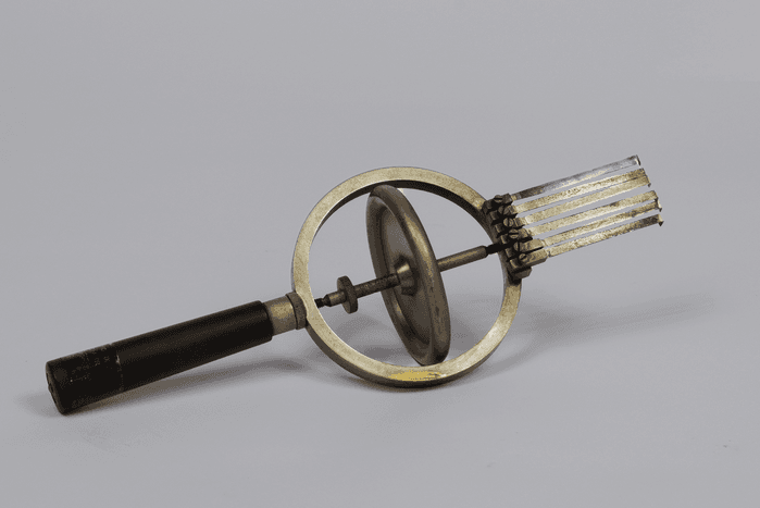 Giroscopio a risonanza (Frahm)