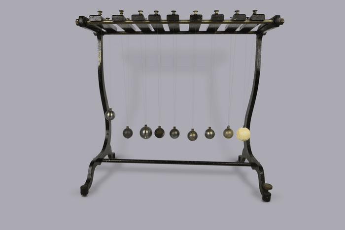 Macchina per lo studio dell'urto centrale elastico (Mach)