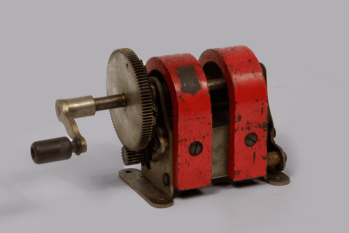 Generatore manuale elettromagnetico
