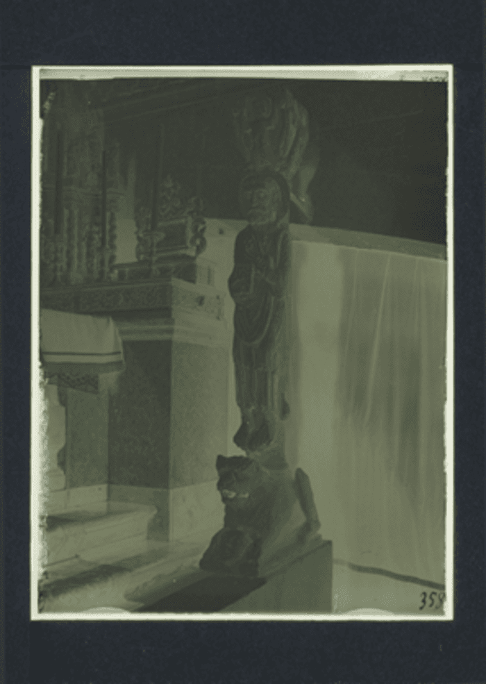 Coira, S. Maria Assunta, colonna decorativa