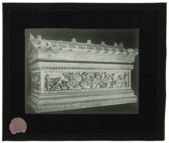 Non identificato, sepolcro in pietra