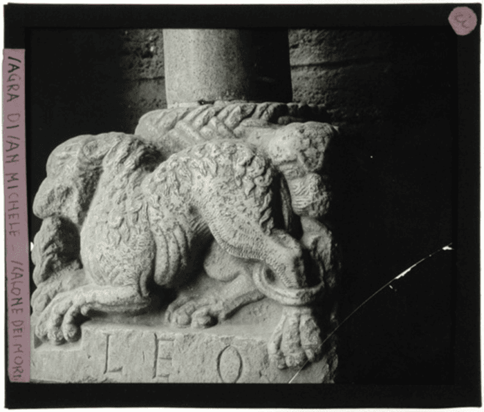 S.Ambrogio (TO), Sacra di S. Michele, capitello scalone dei morti