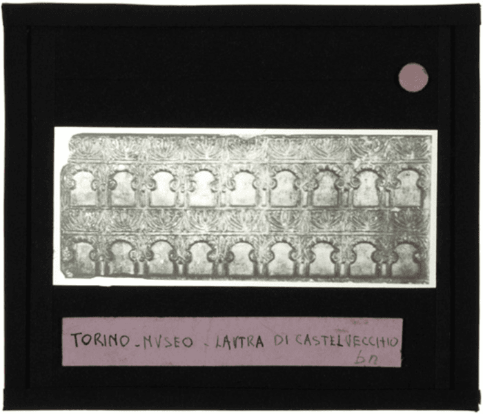 Torino, Lastra di Castelvecchio, pezzo di un museo