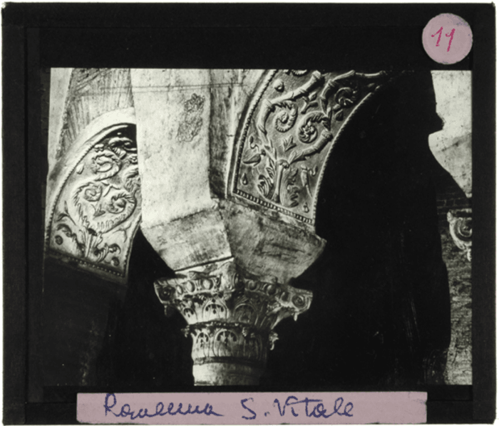 Ravenna, San Vitale, capitello con arco interno