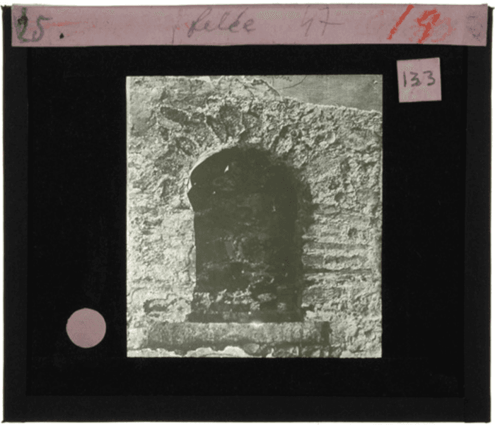 Non identificato, nicchia con arco in muratura