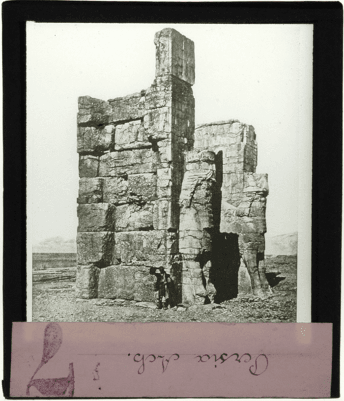 Persepoli (Iran), Propilei di Serse, ingresso con statue