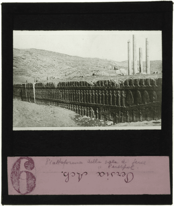 Persepoli (Iran), Palazzo di Serse, piattaforma scala