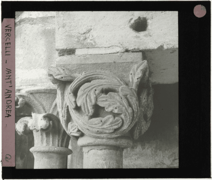 Vercelli, S. Andrea, capitelli