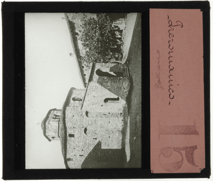 Galliano (Cantù), battistero, esterno