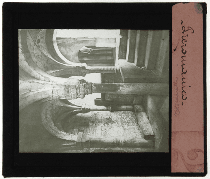 Tuscania (Viterbo), chiesa, cripta, particolare