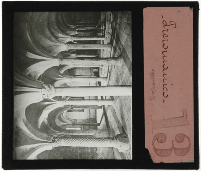 Tuscania (Viterbo), chiesa, cripta, particolare