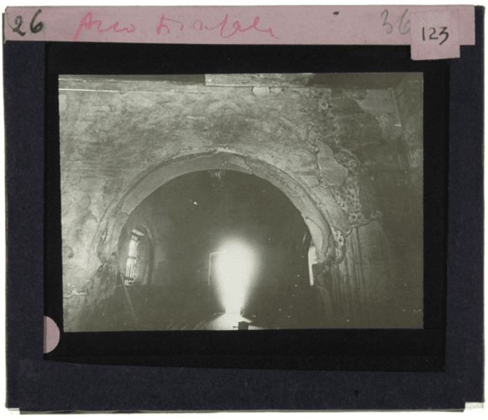 Non identificato, interno, arco