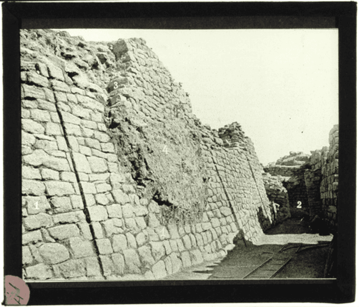 Non identificato, muro