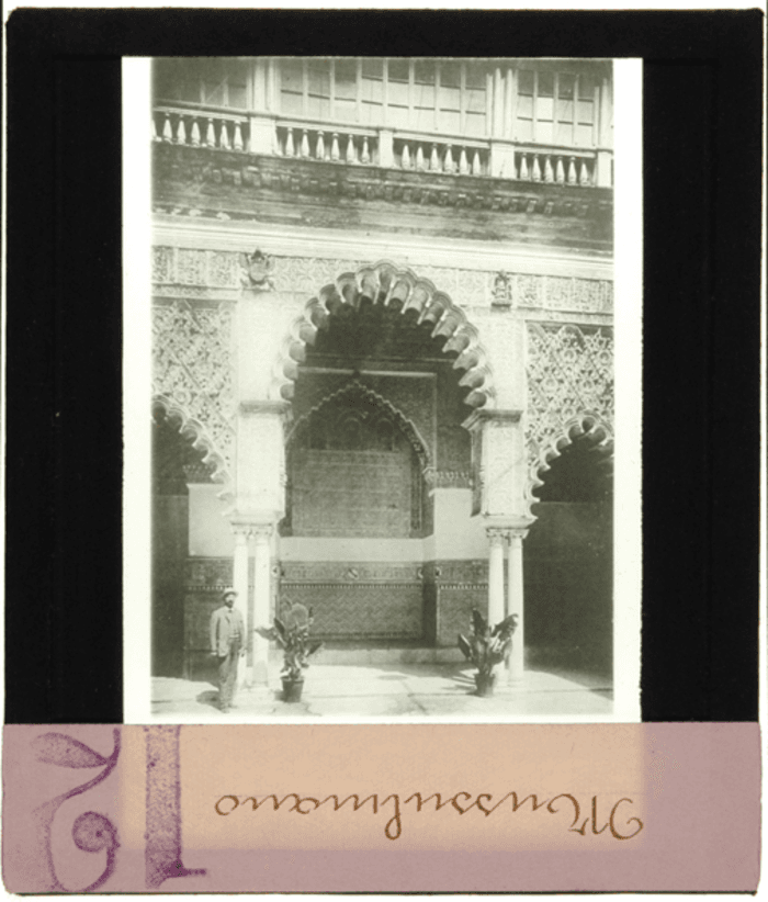 Non identificato, esterno, cortile porticato, arco