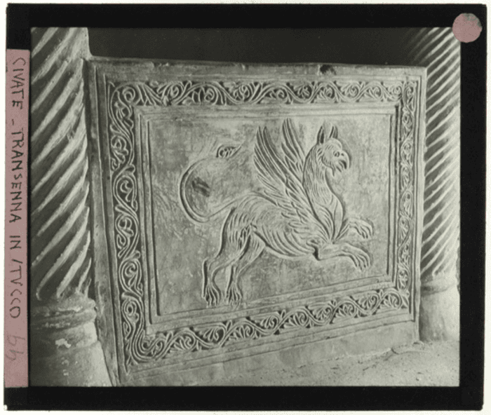 Civate (LC), chiesa San Pietro al Monte, transenna, particolare stucco