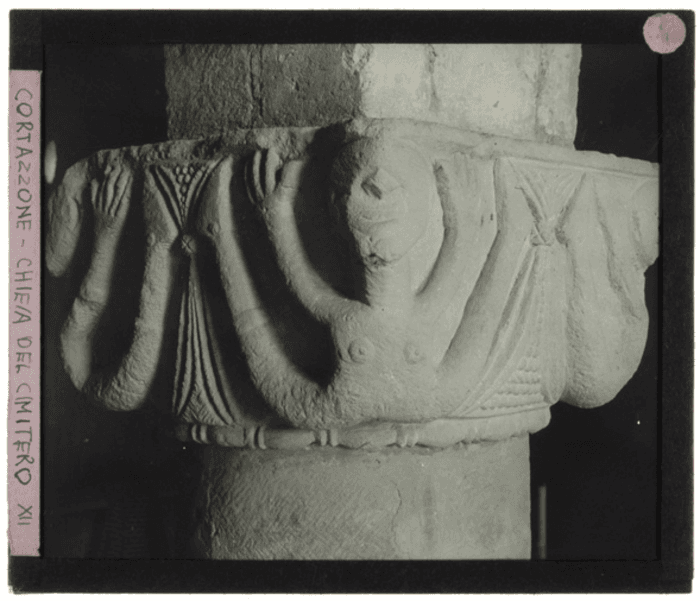 Cortazzone (AT), chiesa del cimitero, interno, capitello