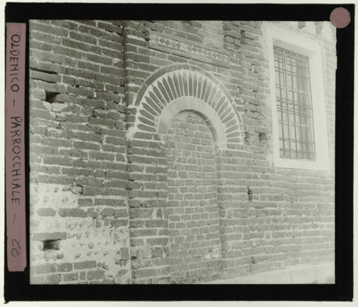 Oldenico (VC), parrocchiale, esterno, arco, porta tamponata