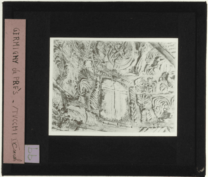 Francia, Germigny de Près, chiesa, particolare stucco