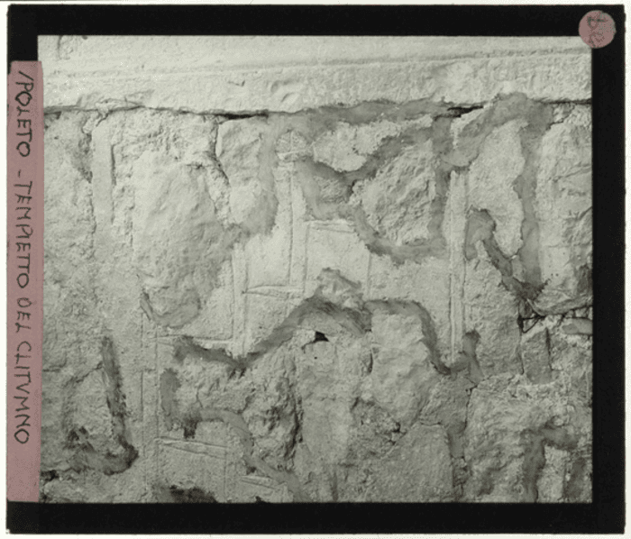 Campello sul Clitunno (PG), Tempietto del Clitunno, muro, particolare