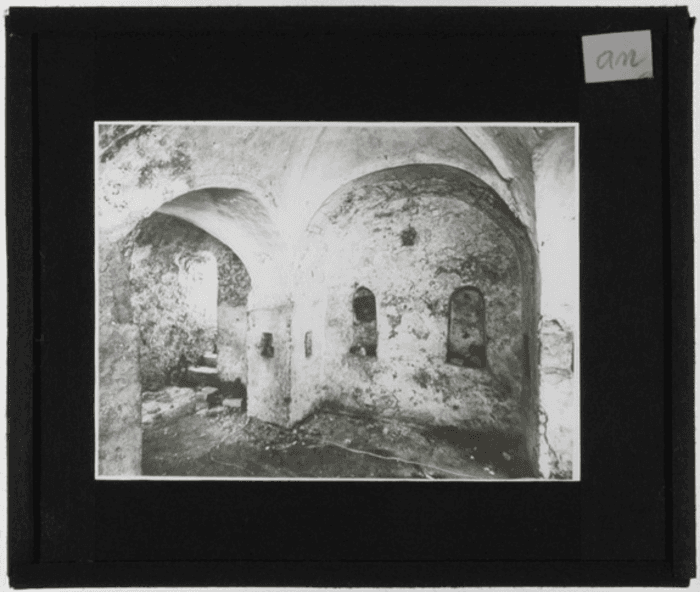 Non identificato, interno, cripta