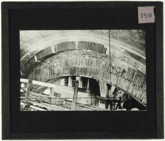 Non identificato, chiesa, interno, particolare murtura arco