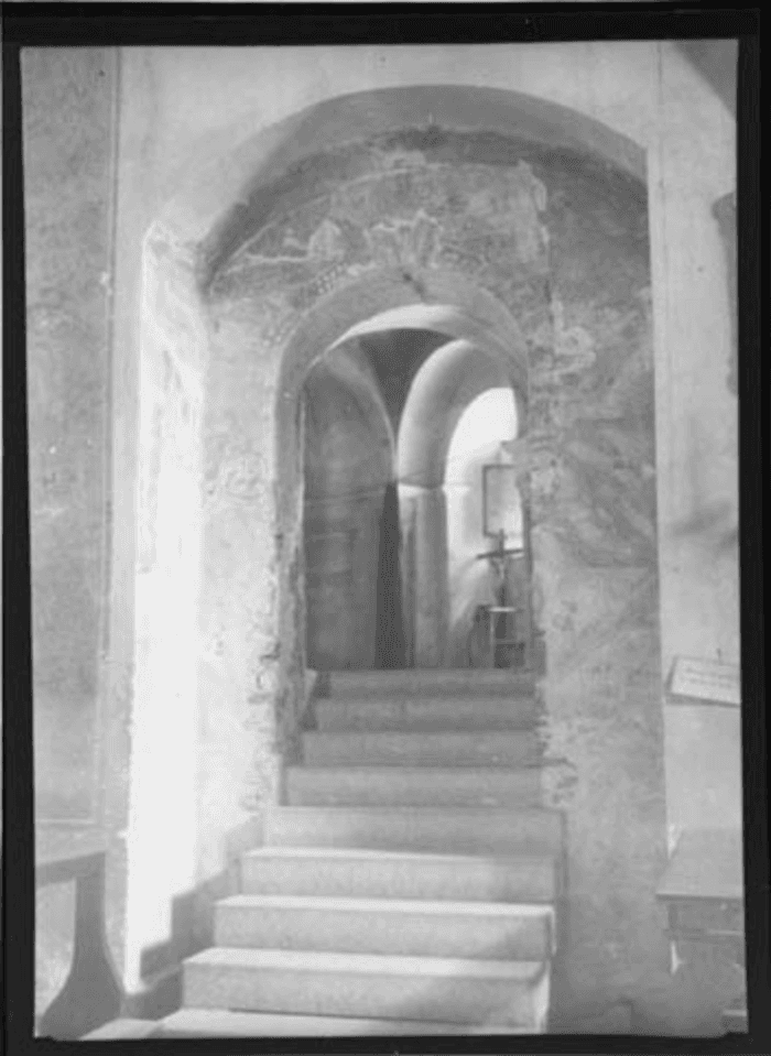 Non identificato, chiesa, interno, scalinata