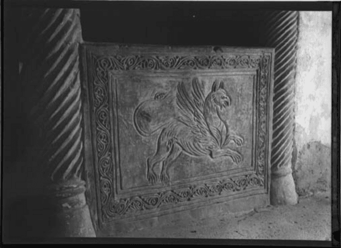 Civate (LC), chiesa San Pietro al Monte, transenna, particolare stucco