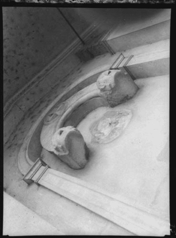 Non identificato, chiesa, interno, dettaglio altorilievo arco